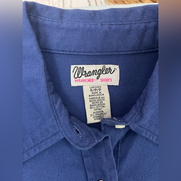 Wrangler Women's Wrancher Long Sleeve Shirt with Pearl Snaps in Blue. Size S - Picture 5 of 9